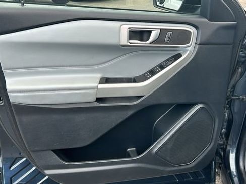 Certified 2022 Ford Explorer XLT w/ Equipment Group 202A image 18