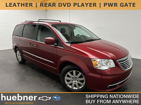 Used 2016 Chrysler Town & Country Touring FWD image 1