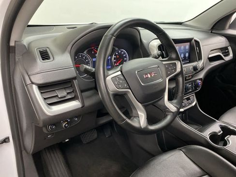 Used 2024 GMC Terrain SLT image 2