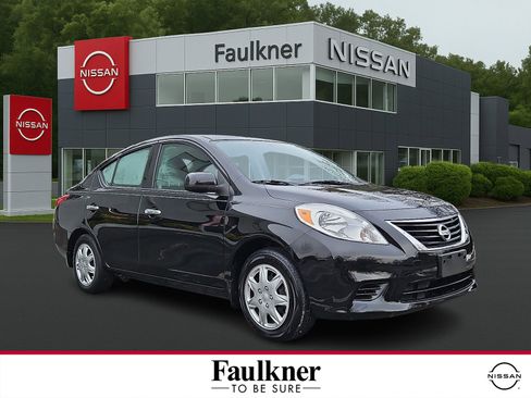 Used 2014 Nissan Versa SV image 1