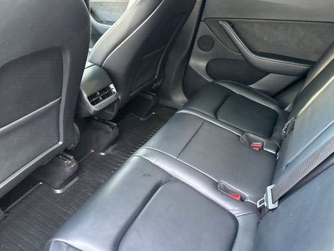 Used 2021 Tesla Model Y Long Range image 11