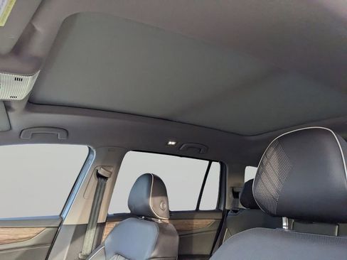 Used 2025 Volkswagen Atlas SEL Premium R-Line image 23