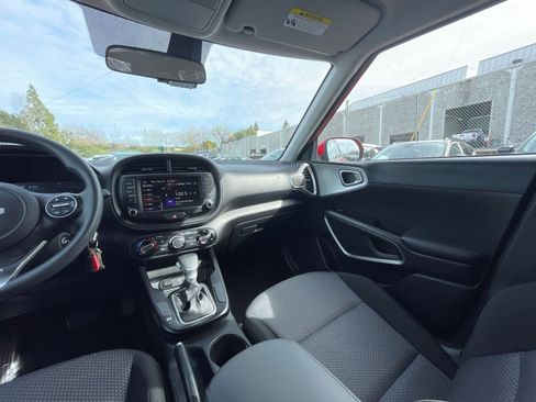 Used 2025 Kia Soul LX w/ LX Technology Package image 33