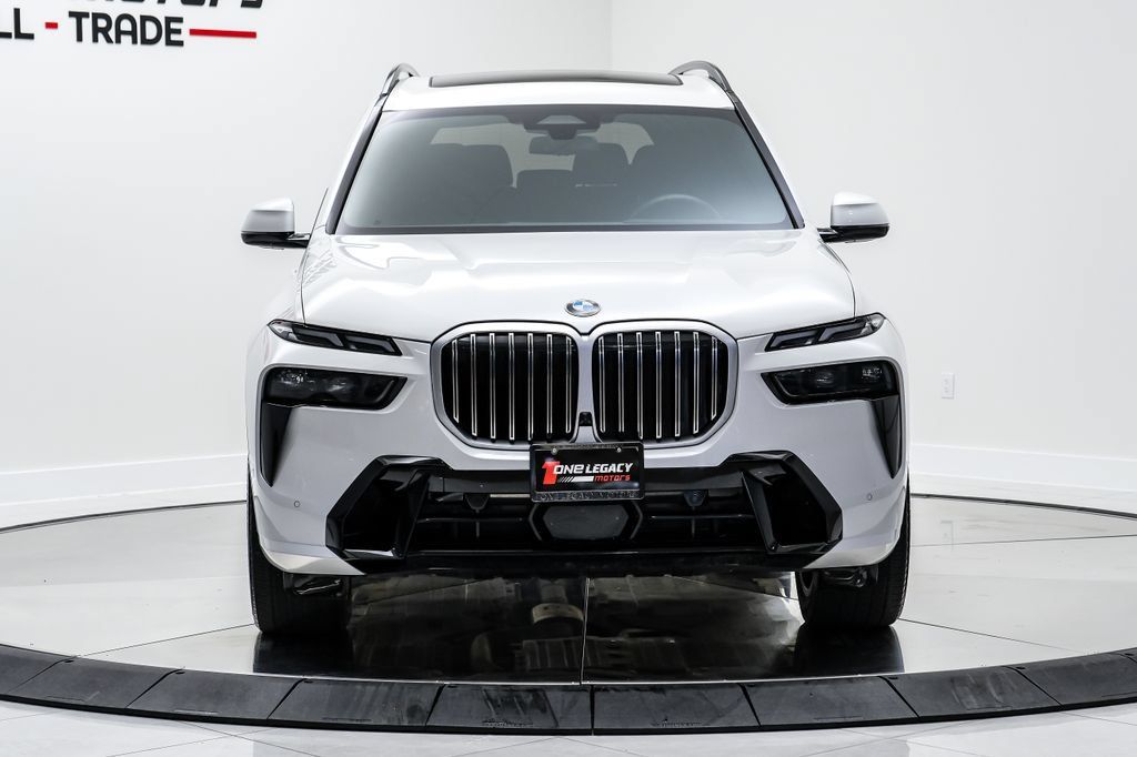 Used 2025 BMW X7 xDrive40i AWD/4WD image 2