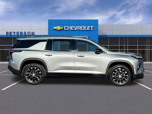 Used 2024 Chevrolet Traverse LT w/ Enhanced Driving Package AWD/4WD image 3