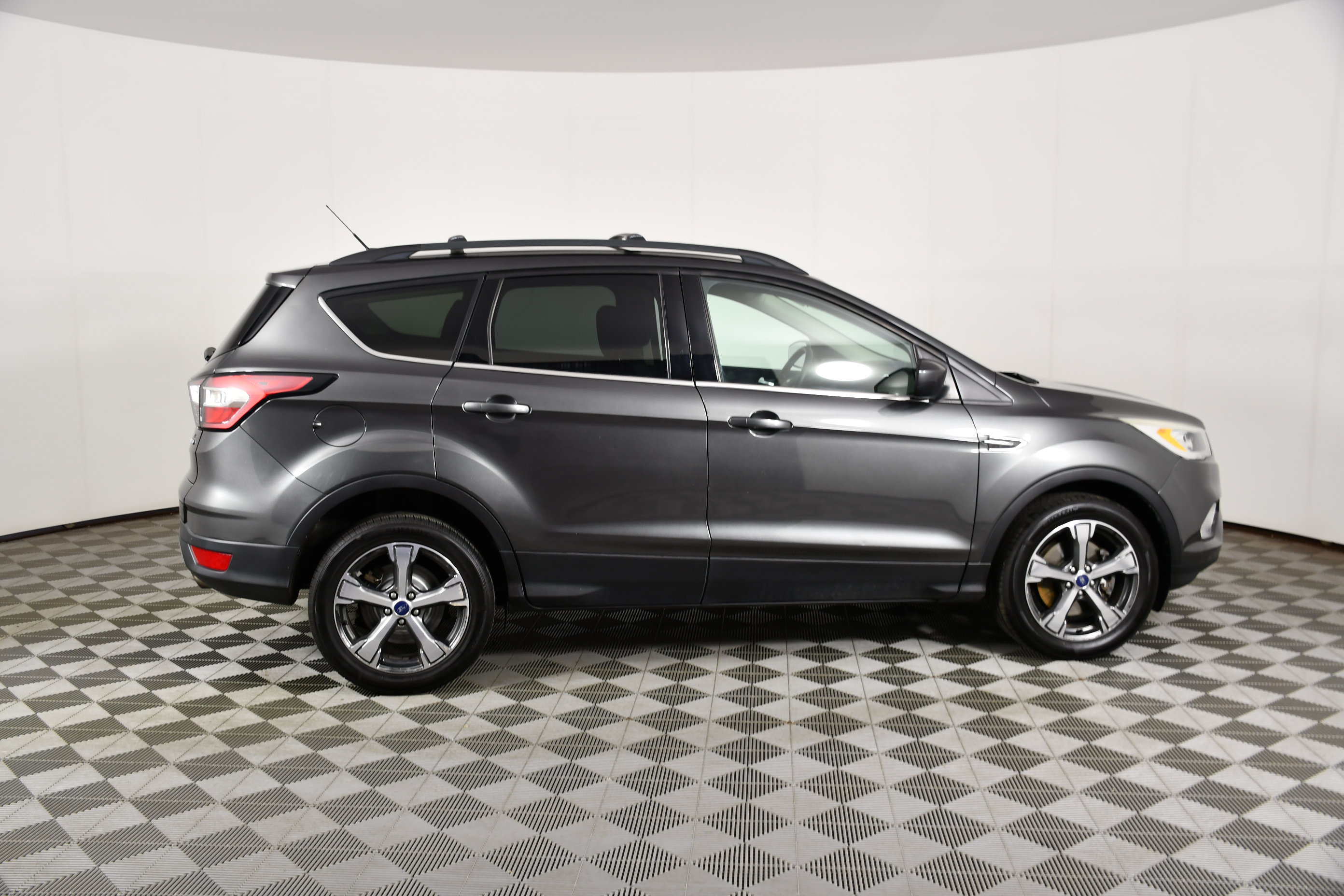 Used 2017 Ford Escape SE w/ Equipment Group 201A AWD/4WD image 5
