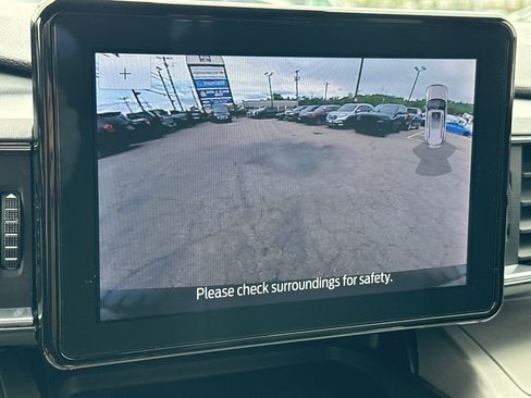 Used 2022 Ford Explorer XLT w/ Equipment Group 202A AWD/4WD image 18