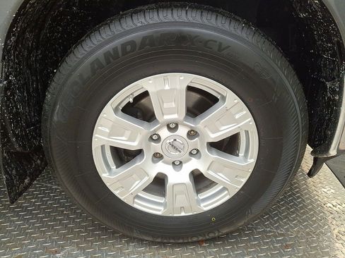 Used 2018 Nissan Titan SV image 26