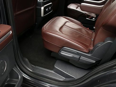 Used 2023 Ford Expedition Limited image 28