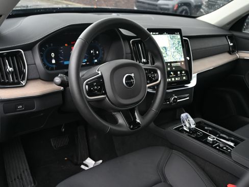 Used 2025 Volvo XC90 B6 Plus image 10