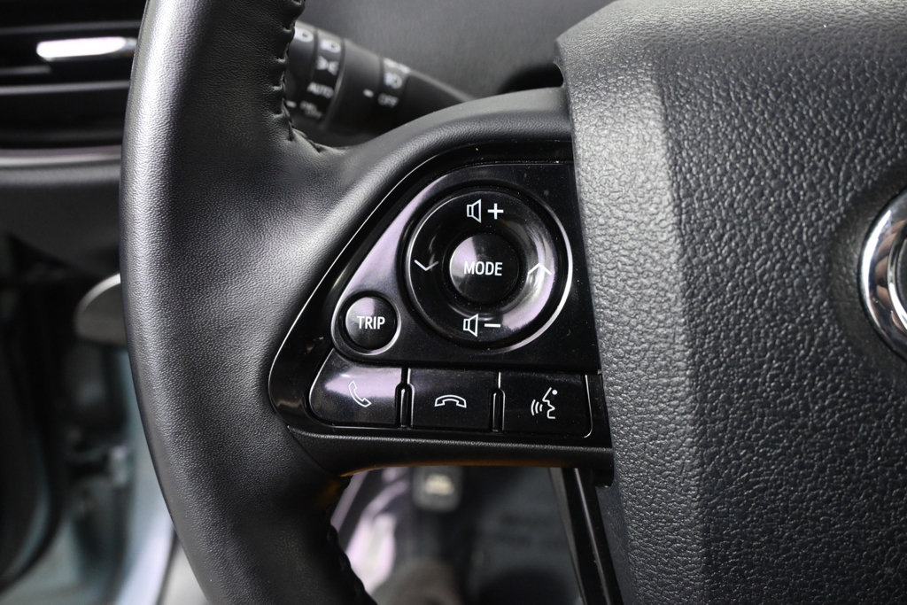 Used 2020 Toyota Prius XLE AWD/4WD image 33
