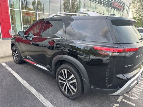 Certified 2024 Nissan Pathfinder Platinum w/ Cargo Package image 4