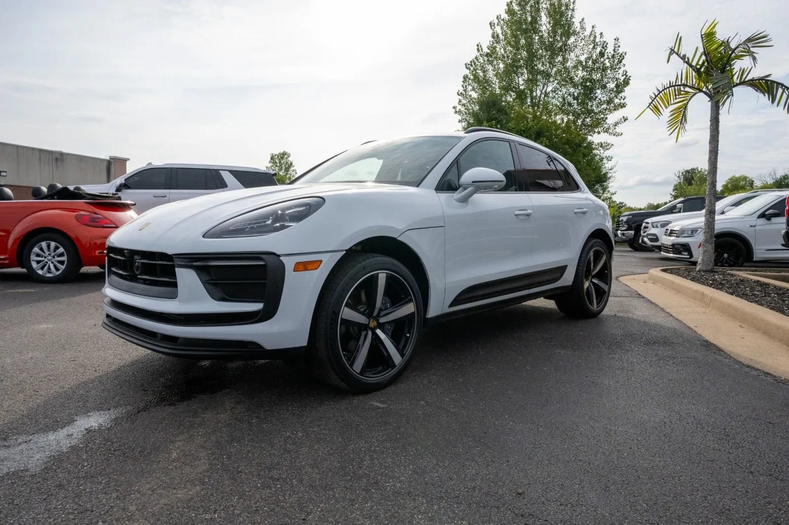 Used 2024 Porsche Macan w/ Premium Plus Package AWD/4WD image 4