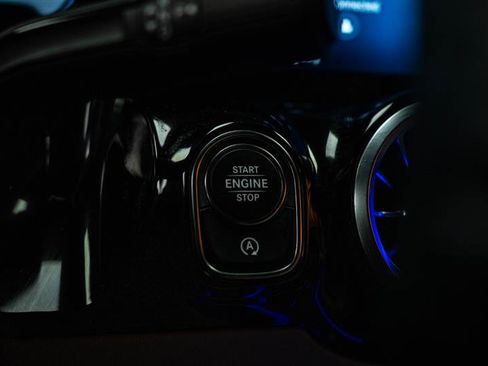 Used 2022 Mercedes-Benz GLA 250 4MATIC w/ Premium Package image 18