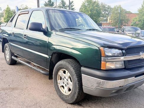 Used 2004 Chevrolet Avalanche 4x4 image 1