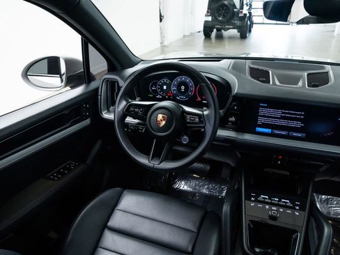 Used 2024 Porsche Cayenne image 10