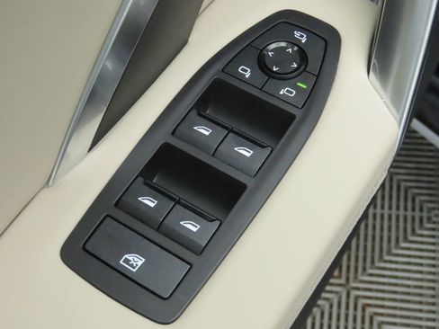 Used 2025 BMW X1 xDrive28i w/ Premium Package image 25