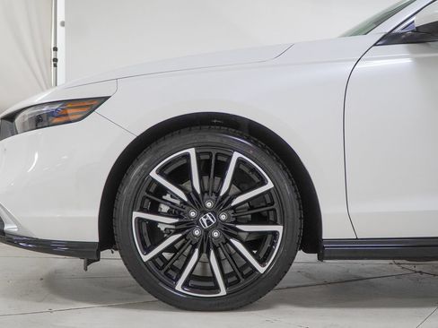 Used 2025 Honda Accord Touring image 17