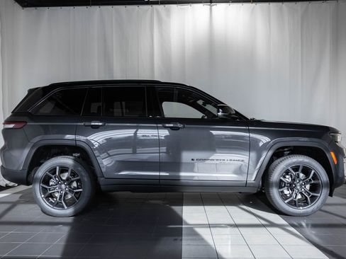 New 2025 Jeep Grand Cherokee Limited image 3