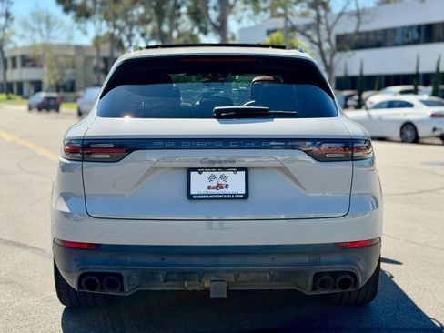 Used 2023 Porsche Cayenne Platinum Edition image 11