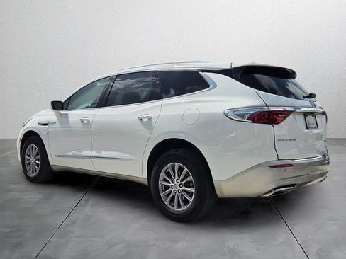 Used 2024 Buick Enclave Essence FWD image 3