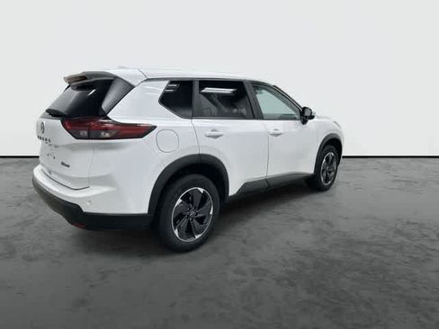 Used 2024 Nissan Rogue SV AWD/4WD image 4