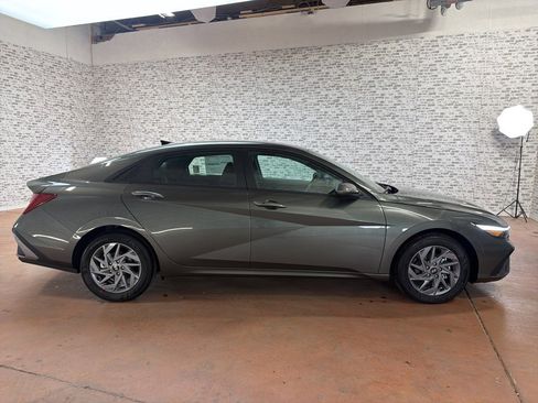 New 2026 Hyundai Elantra Blue image 7