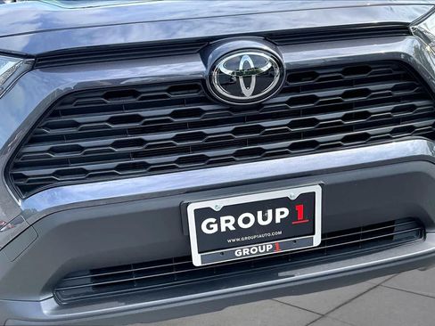 Used 2025 Toyota RAV4 XLE AWD/4WD image 29