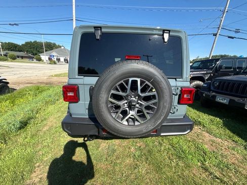 New 2026 Jeep Wrangler Unlimited Sahara AWD/4WD image 4