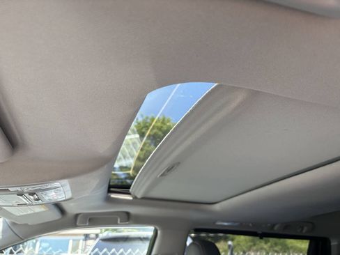 Used 2015 Toyota Highlander XLE AWD/4WD image 10