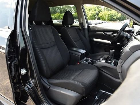 Used 2020 Nissan Rogue SV FWD image 21