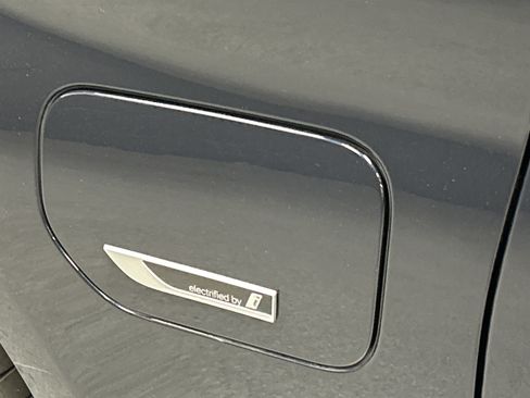 Used 2023 BMW 530e w/ M Sport Package RWD image 33
