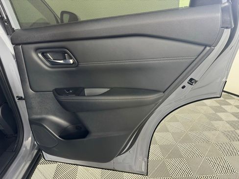 Used 2025 Nissan Rogue SL w/ Tech Package FWD image 39
