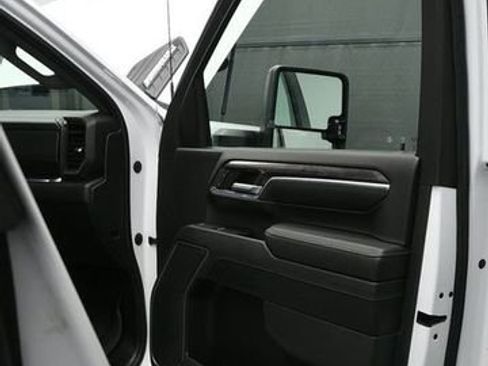 Used 2024 Chevrolet Silverado 2500 LTZ AWD/4WD image 15
