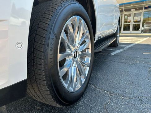 Used 2024 Cadillac Escalade Premium Luxury image 9