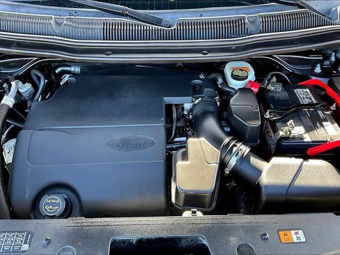 Used 2017 Ford Explorer XLT w/ Equipment Group 201A image 9