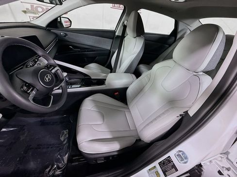Certified 2025 Hyundai Elantra Limited FWD image 28