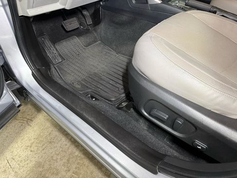 Used 2017 Subaru Forester 2.5i Limited image 13