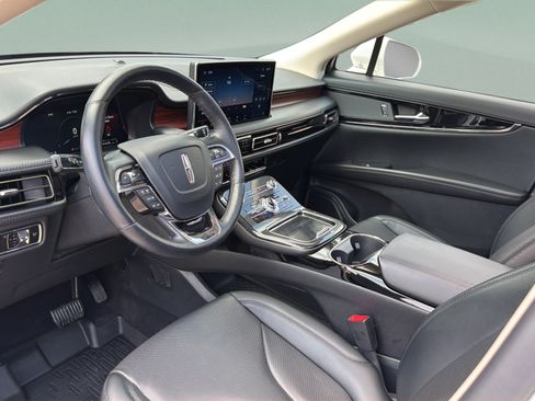 Used 2023 Lincoln Nautilus Reserve AWD/4WD image 9