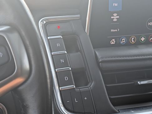 Used 2021 Chevrolet Tahoe Z71 w/ Luxury Package AWD/4WD image 30