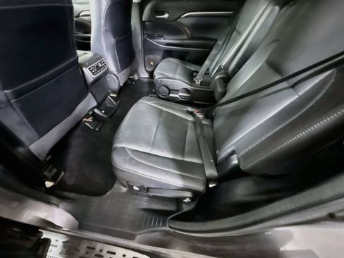 Used 2015 Toyota Highlander Limited Platinum AWD/4WD image 29