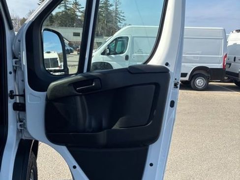 Used 2024 RAM ProMaster 2500 w/ Convenience Group image 9