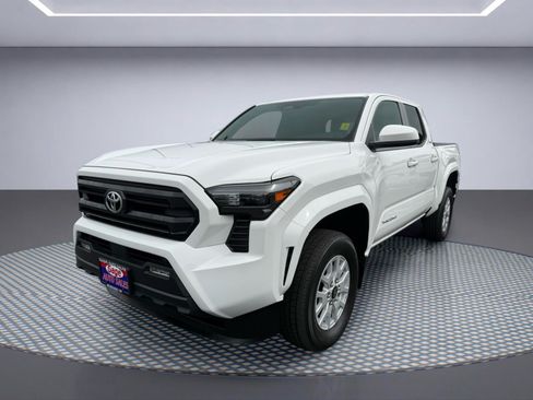 Used 2024 Toyota Tacoma SR5 AWD/4WD image 2
