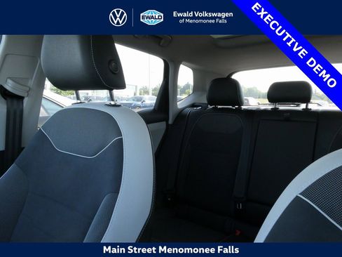 New 2025 Volkswagen Taos SE image 41