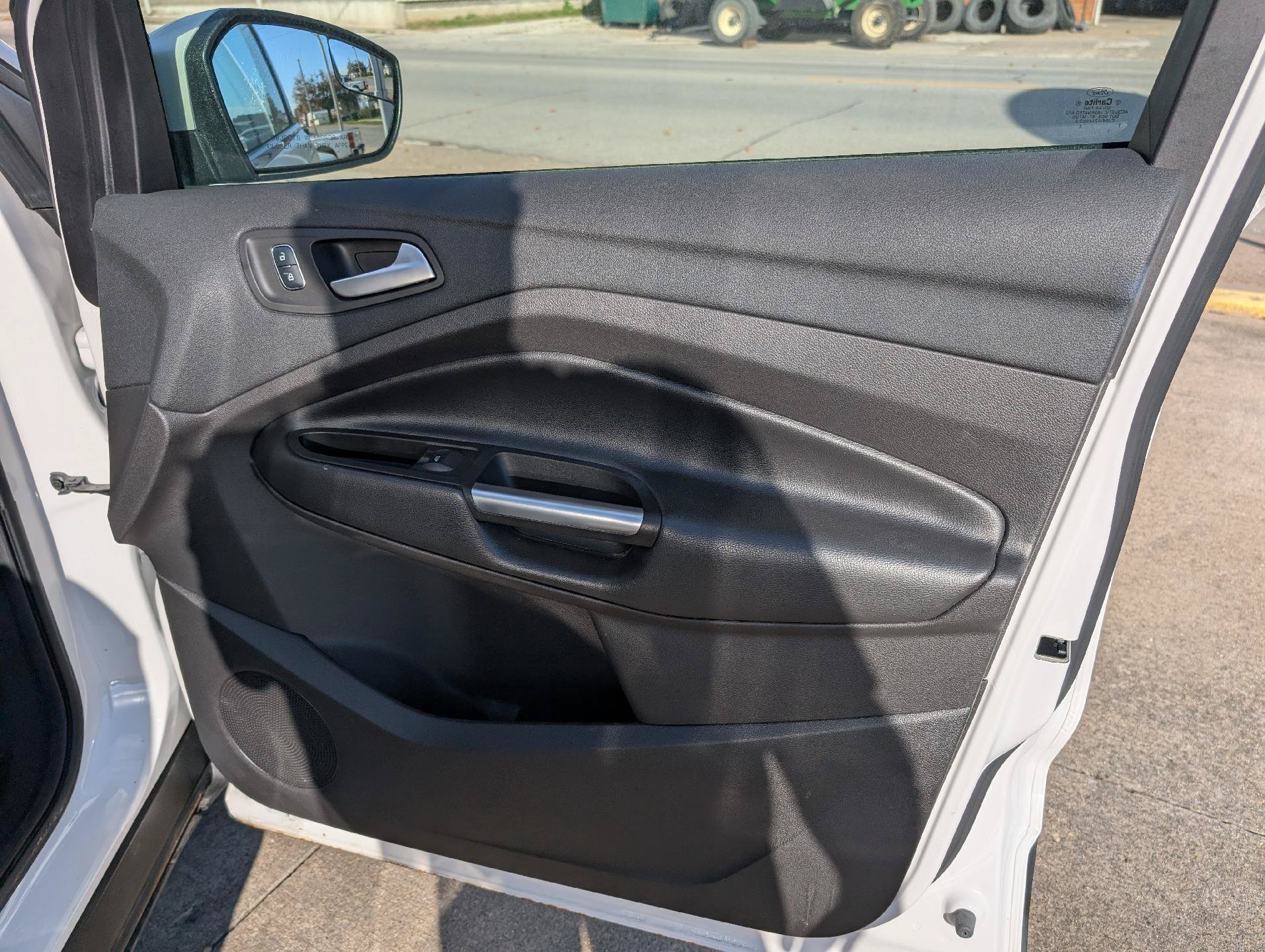 Used 2017 Ford Escape SE FWD image 18