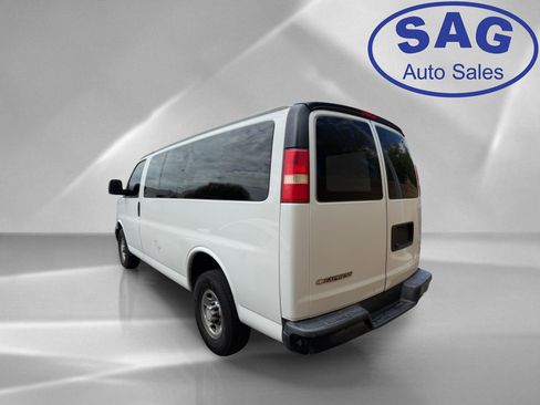 Used 2017 Chevrolet Express 2500 LS RWD image 4