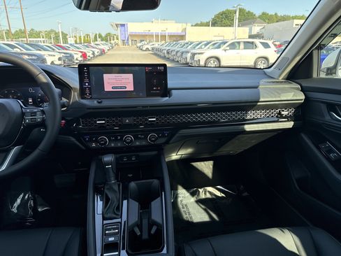 Used 2025 Honda Accord Touring image 19