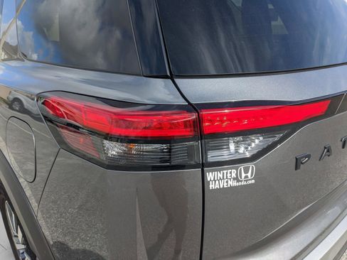 Used 2024 Nissan Pathfinder SL w/ Black Appearance Package image 14