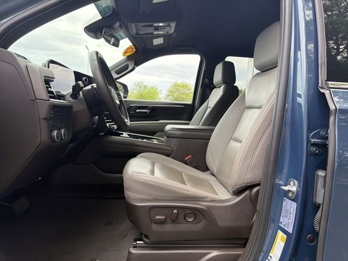 Used 2025 Chevrolet Tahoe LT AWD/4WD image 16