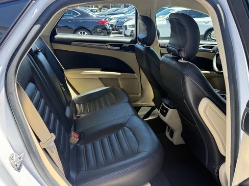 Used 2016 Ford Fusion SE FWD image 16